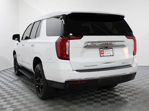 Used 2022 GMC Yukon SLT w/ SLT Premium Package image 4