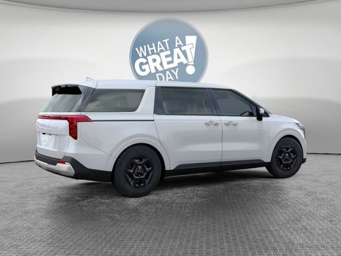 New 2026 Kia Carnival FWD image 6