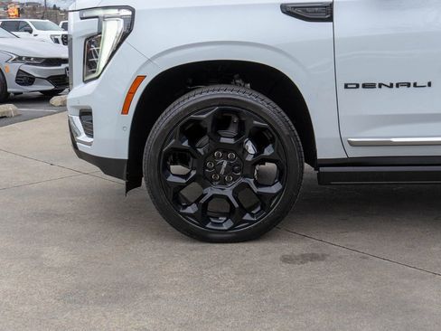New 2026 GMC Yukon XL Denali w/ Denali Reserve Package image 32