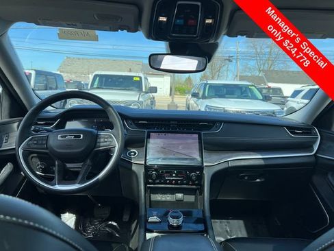 Used 2023 Jeep Grand Cherokee Limited AWD/4WD image 12