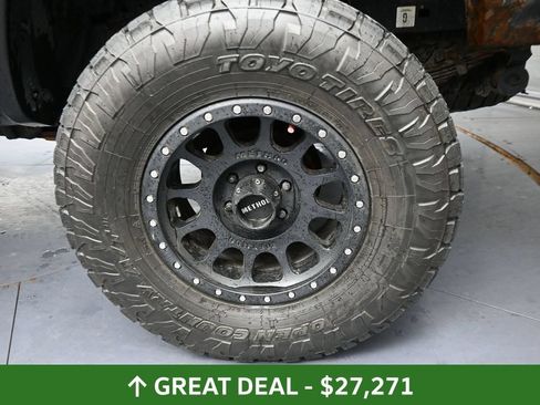 Used 2016 Toyota Tacoma TRD Sport w/ Towing Package AWD/4WD image 13