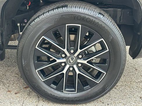 Used 2024 Lexus GX 550 w/ Accessory Package (31) image 32