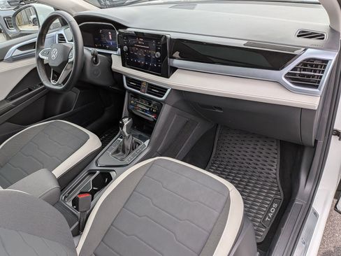 Used 2025 Volkswagen Taos SE image 36