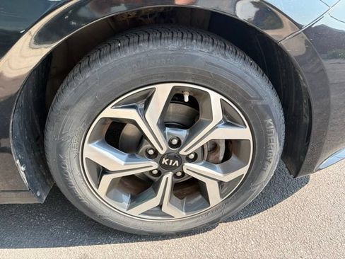 Certified 2021 Kia Forte LXS FWD image 10