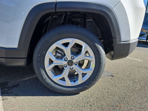 New 2026 Jeep Compass Latitude image 35