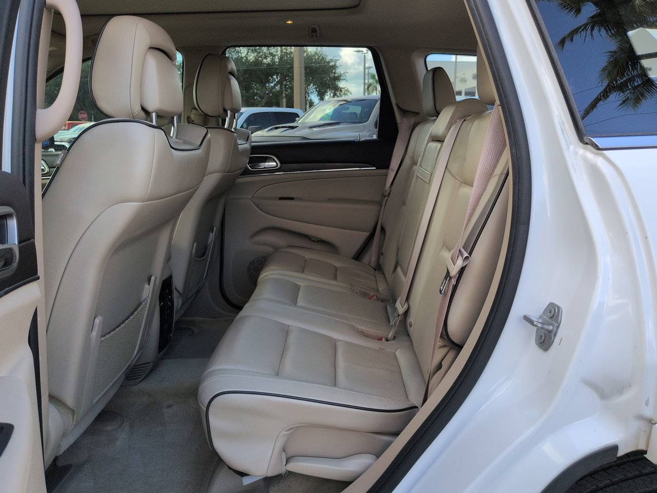 Used 2017 Jeep Grand Cherokee Overland AWD/4WD image 14