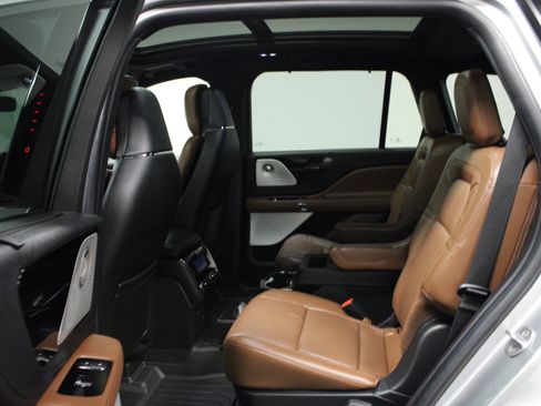 Used 2022 Lincoln Aviator Reserve w/ Equipment Group 201A AWD/4WD image 13