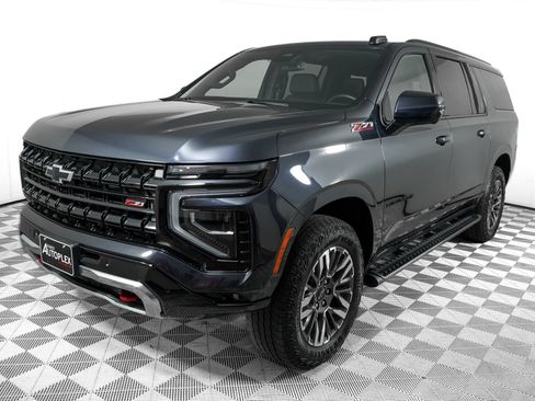 Used 2025 Chevrolet Suburban Z71 AWD/4WD image 7