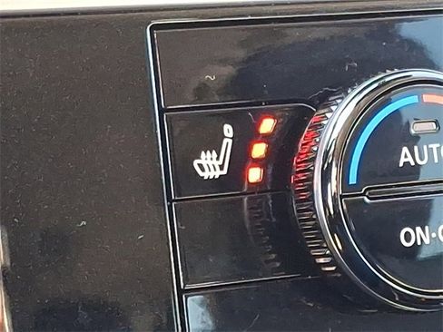 Used 2025 Nissan Pathfinder SV image 21