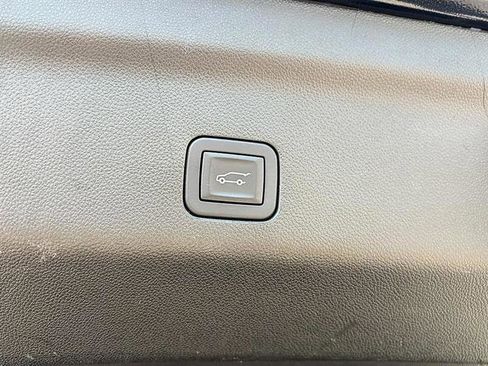 Used 2024 GMC Yukon XL Denali w/ Advanced Technology Package image 59