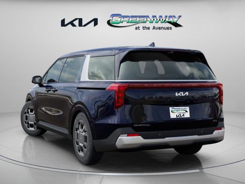 Certified 2025 Kia Carnival EX image 5