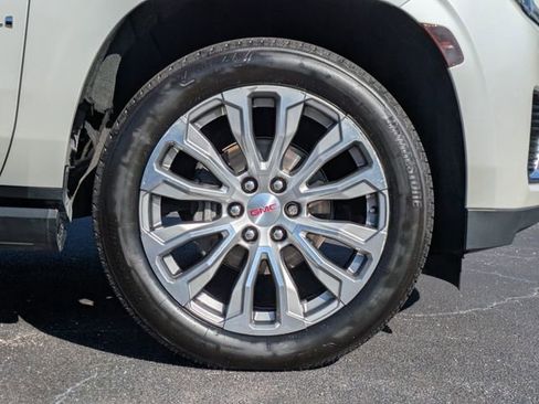 Used 2022 GMC Yukon XL Denali AWD/4WD image 10