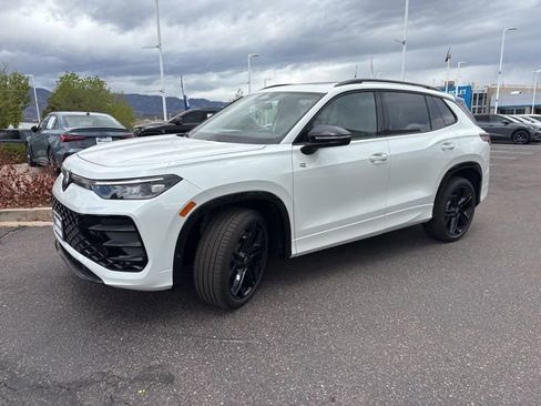 New 2026 Volkswagen Tiguan SE R-Line AWD/4WD image 3