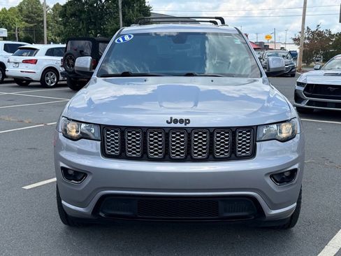 Used 2018 Jeep Grand Cherokee Altitude RWD image 10