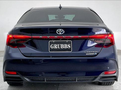 Used 2021 Toyota Avalon Limited w/ Advanced Safety Package image 7