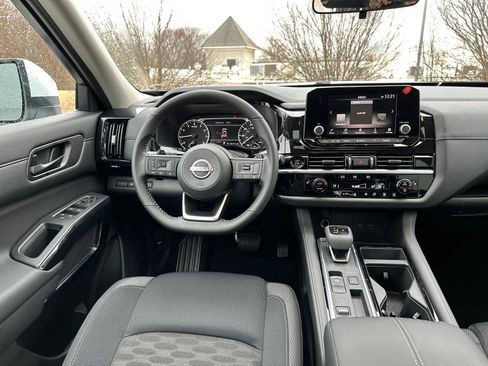 New 2025 Nissan Pathfinder SV w/ SV Premium Package image 25