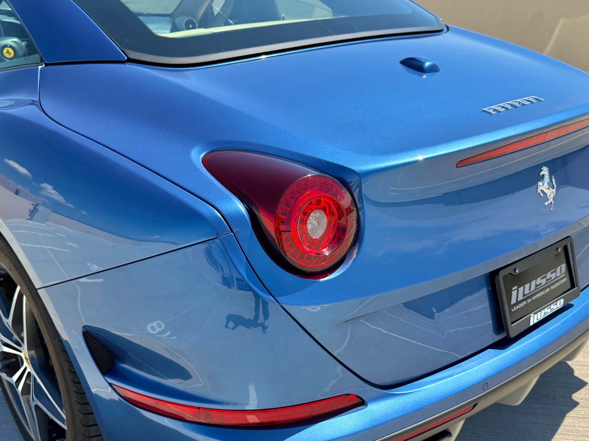 Used 2015 Ferrari California T RWD image 22