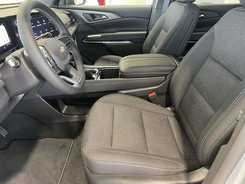 New 2026 Chevrolet Traverse LT image 13