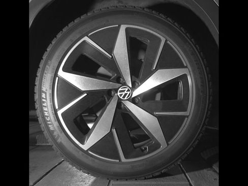 Certified 2023 Volkswagen ID.4 Pro S AWD/4WD image 14