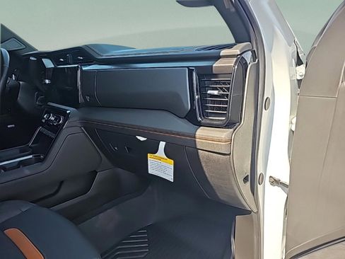 Used 2024 GMC Sierra 2500 AT4 w/ AT4 Premium Plus Package image 34