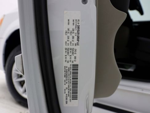 Used 2014 Dodge Grand Caravan SXT w/ Rear Park Assist Package image 37