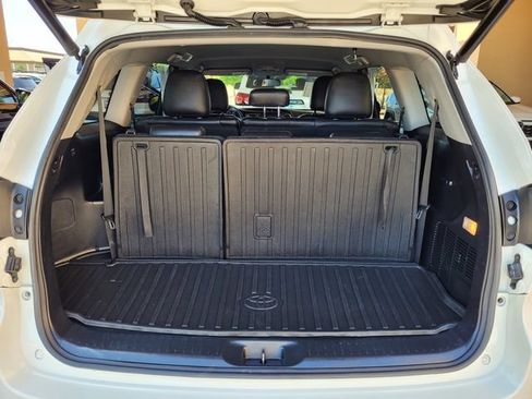 Used 2014 Toyota Highlander Plus FWD image 33