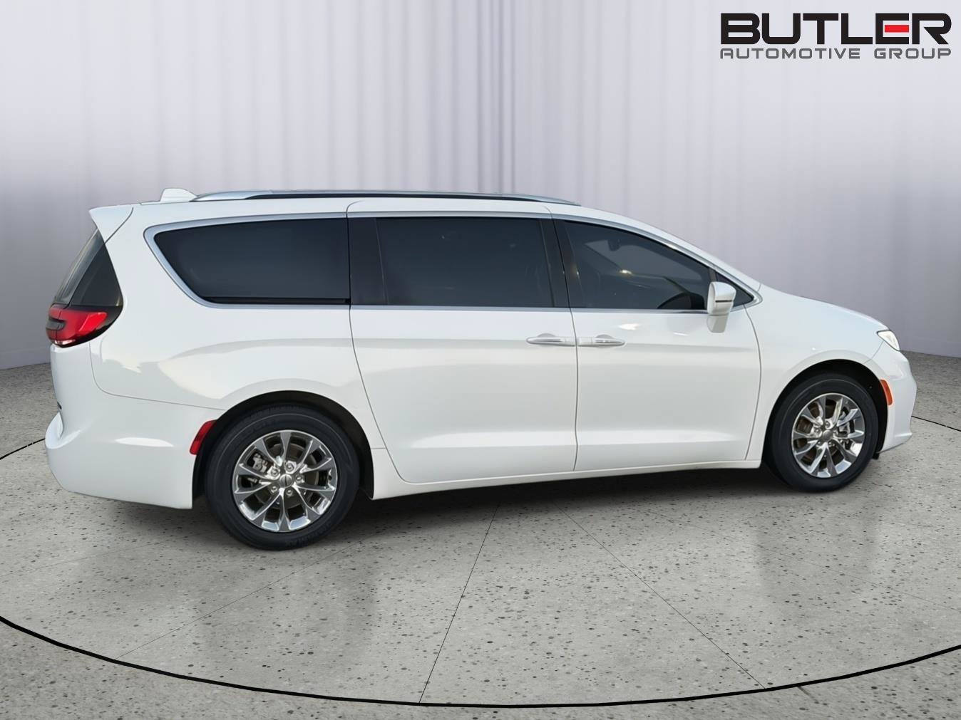 Used 2021 Chrysler Pacifica Touring-L FWD image 7