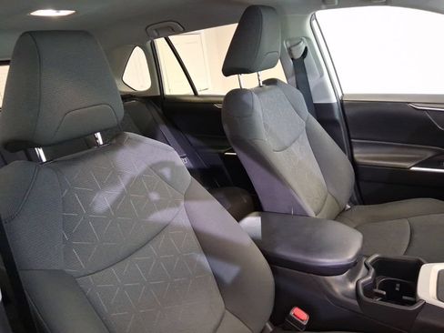 Used 2022 Toyota RAV4 XLE AWD/4WD image 12