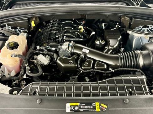 Used 2025 Jeep Grand Cherokee Limited w/ Black Appearance Package image 37