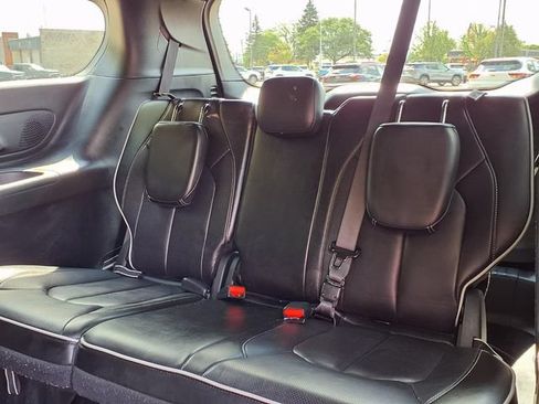 Used 2026 Chrysler Pacifica Limited w/ S Appearance Package FWD image 8