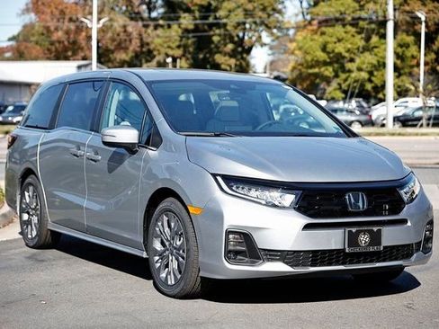 New 2026 Honda Odyssey Touring image 19