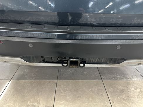 Used 2023 Ford Explorer XLT w/ Equipment Group 202A image 6