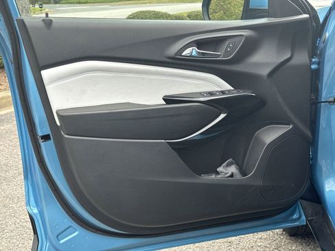 Used 2025 Chevrolet Trax LT image 14