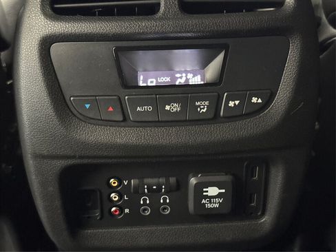 Used 2018 Honda Pilot Touring image 31