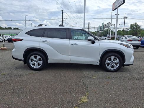 Used 2023 Toyota Highlander LE AWD/4WD image 18