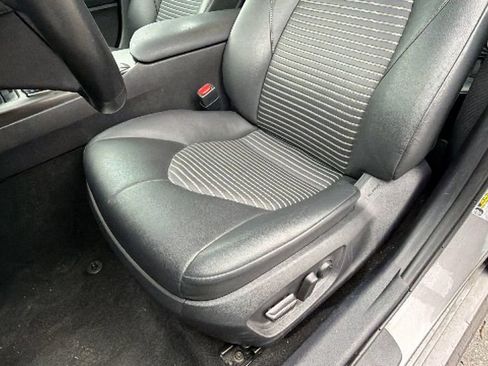 Used 2023 Toyota Camry SE image 19