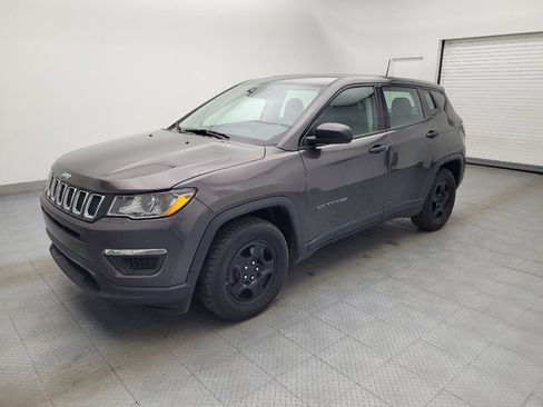 Used 2019 Jeep Compass Sport image 2