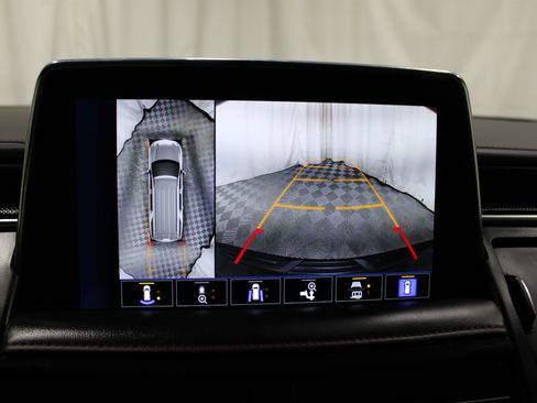 Used 2022 Chevrolet Suburban RST w/ Luxury Package image 19