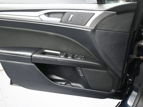 Used 2020 Ford Fusion SE image 25