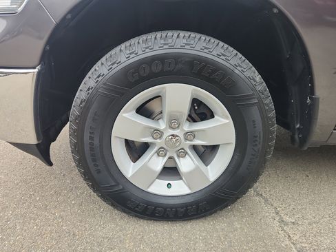 Used 2021 RAM 1500 Classic SLT image 31