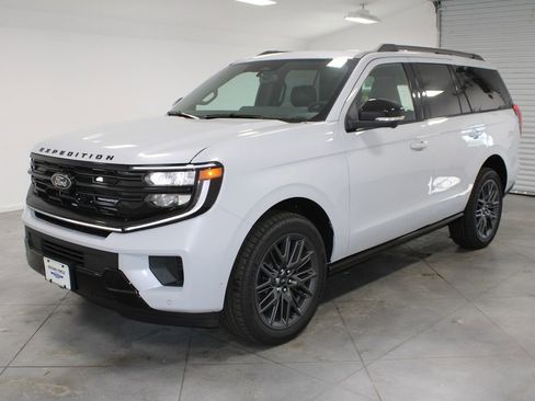 New 2025 Ford Expedition Platinum w/ Stealth Performance Package image 3