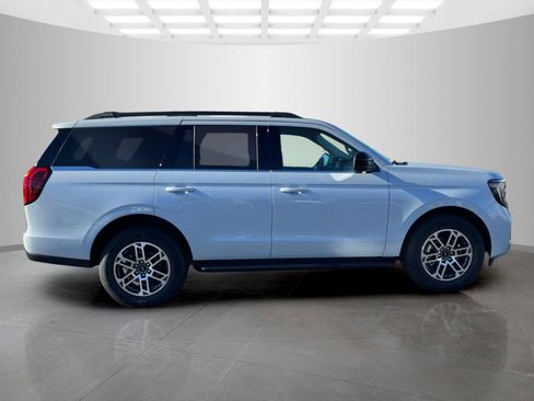 New 2026 Ford Expedition Active image 3