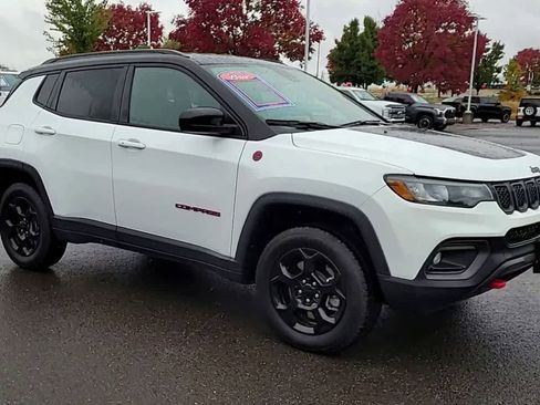 Used 2023 Jeep Compass Trailhawk image 2
