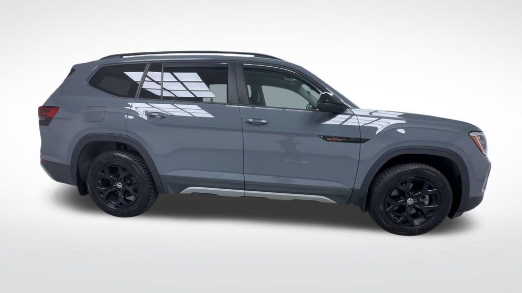 Used 2024 Volkswagen Atlas Peak Edition SE AWD/4WD image 24