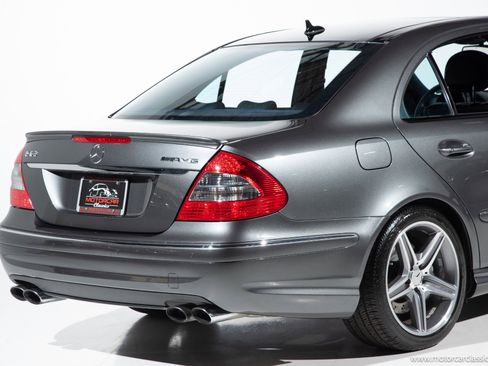 Used 2009 Mercedes-Benz E 63 AMG Sedan image 11