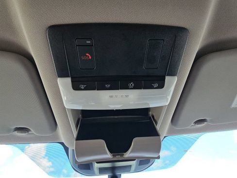 Used 2025 Nissan Rogue SV FWD image 41