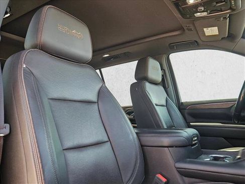 Used 2022 Chevrolet Tahoe High Country AWD/4WD image 17