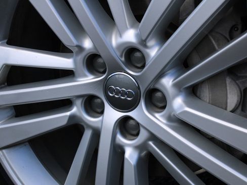 Used 2018 Audi Q5 2.0T Premium Plus w/ Premium Plus Package image 16