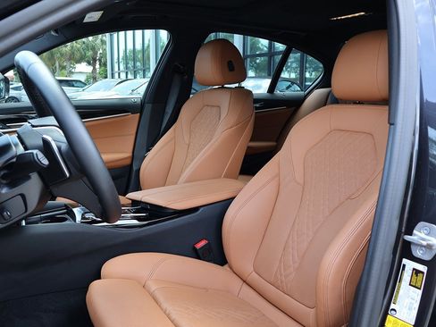 Used 2023 BMW 530e w/ Premium Package image 30