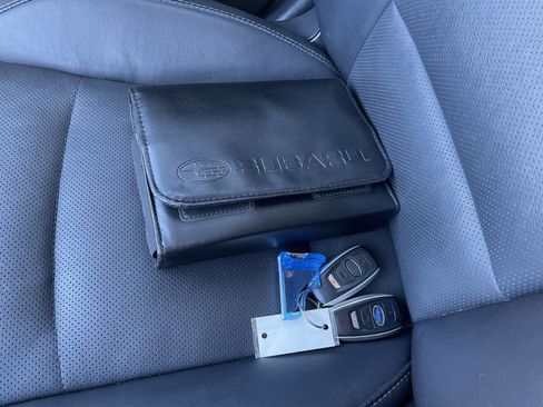 Used 2017 Subaru Outback 2.5i Limited w/ Popular Package #5 image 9